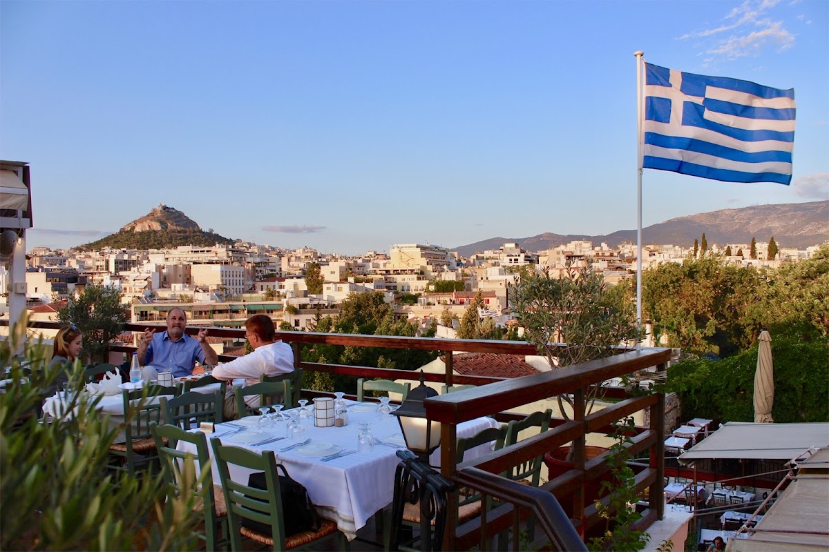 Psaras Tavern – Erechtheos et Erotokritou 16, Plaka, 105 58 Athènes (photo 1)