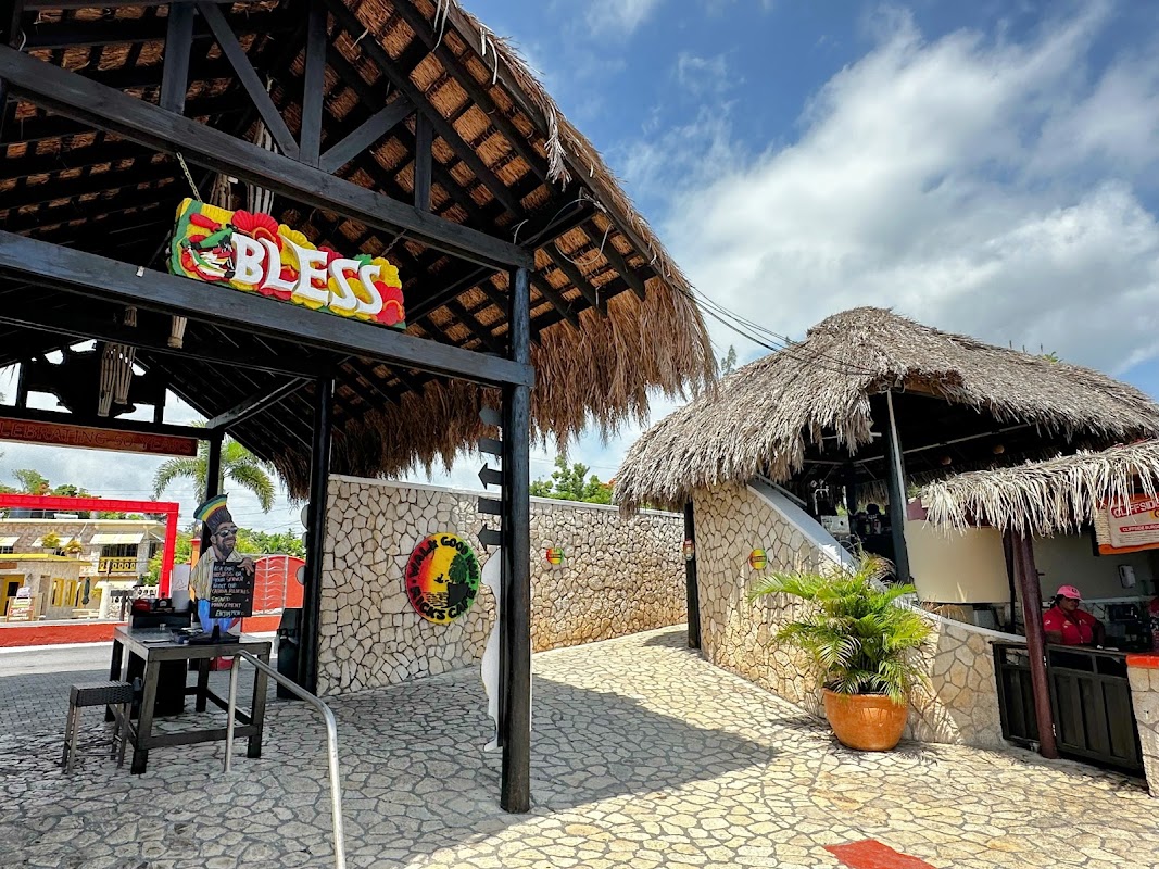 Rick's Cafe : coucher de soleil et plongeons de falaise – West End Road, Negril, Jamaïque (photo 1)