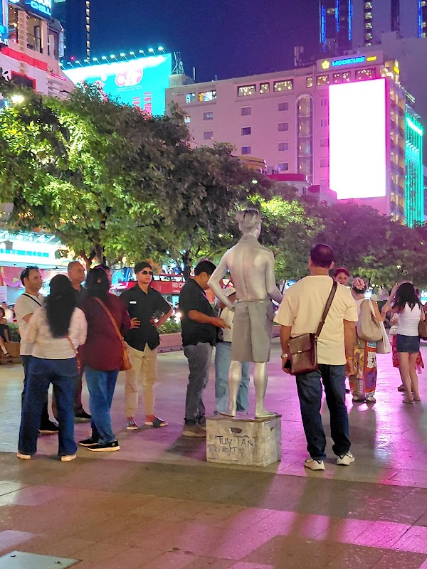 Rue piétonne Nguyễn Huệ – Quận 1, Hồ Chí Minh (photo 3)
