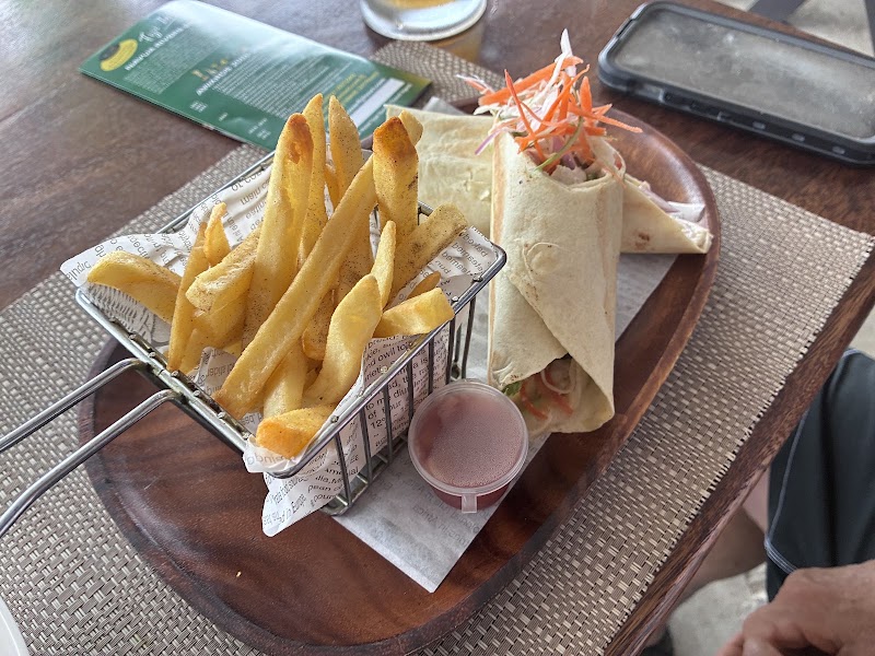 Sailor's Beach Restaurant and Bar – Wasawasa Road, Wailoaloa Beach, Nadi, Fidji (photo 3)