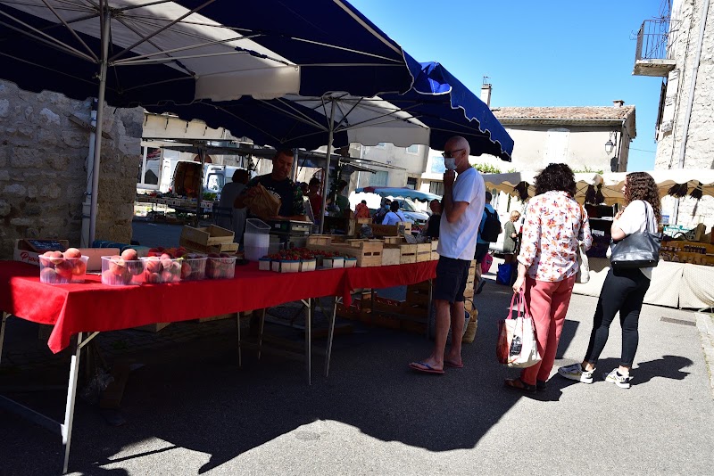 Sault : le marché du mercredi et les champs de lavande du plateau – Sault, 84390 Sault (photo 3)