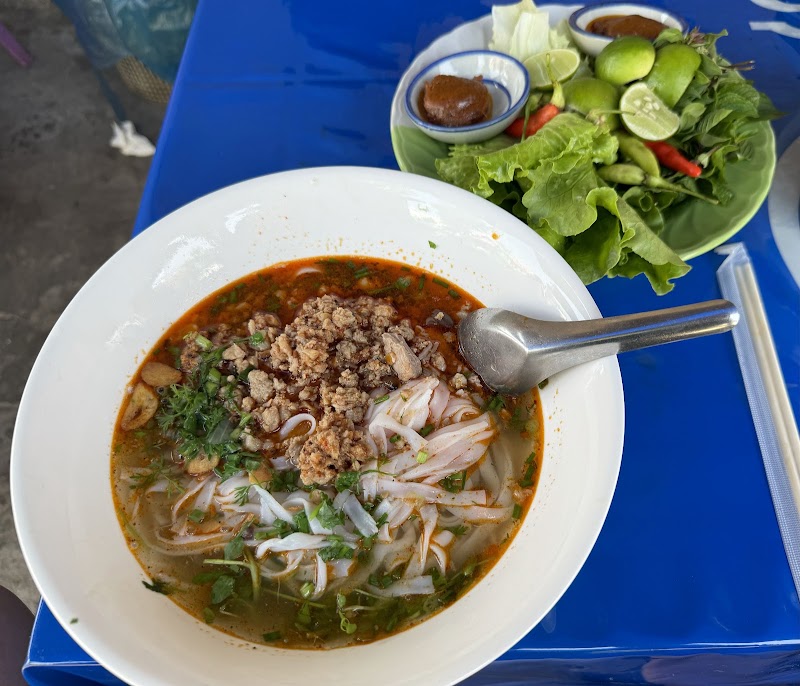 Serious Khao Soy Noodle Shop – Phetsarat Road, Luang Prabang, Laos (photo 3)