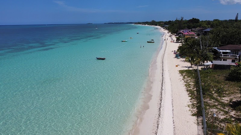 Seven Mile Beach : dernière matinée de plage à Negril – Norman Manley Boulevard, Negril, Jamaïque (photo 2)