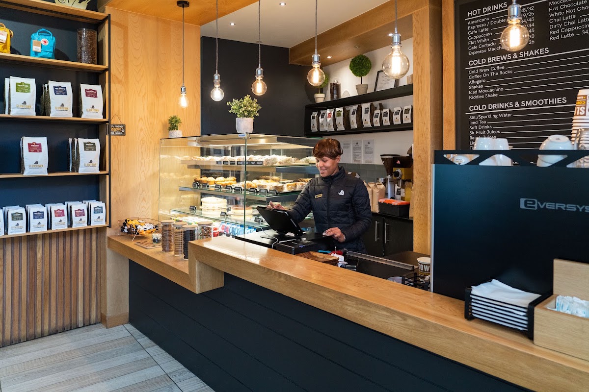 Slowtown Coffee Roasters Grove Mall – Chasie Street, Windhoek, Namibie (photo 1)