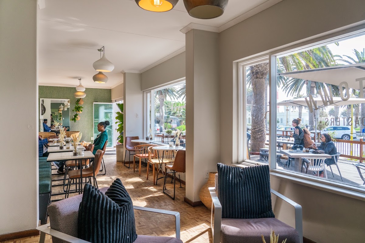 Slowtown Coffee Roasters Swakopmund – Crn Daniel Tjongarero Ave &, Tobias Hainyeko, Swakopmund, Namibie (photo 1)