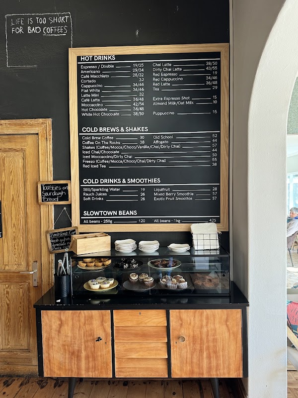 Slowtown Coffee Roasters Swakopmund – Crn Daniel Tjongarero Ave &, Tobias Hainyeko, Swakopmund, Namibie (photo 3)