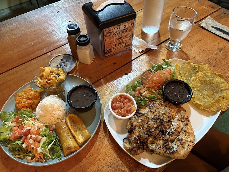 Soda Sabory – F9F3+265, Av. 331A, Provincia de Alajuela, La Fortuna, Costa Rica (photo 2)