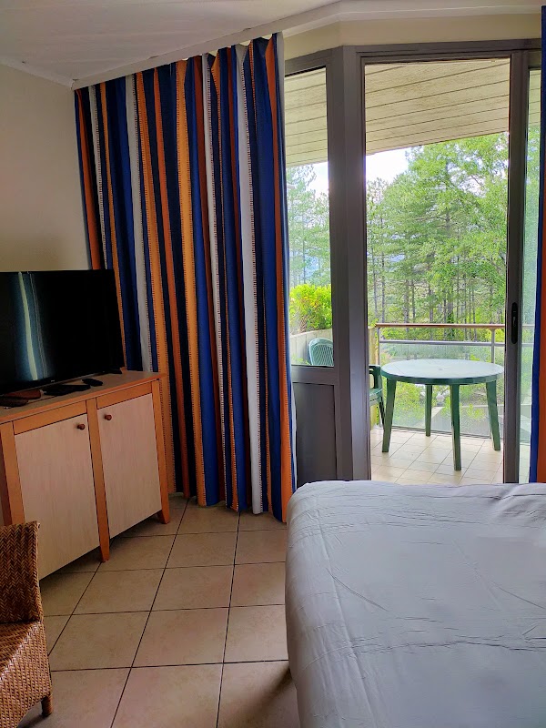SOWELL FAMILY Le Vallon – Le Domaine du Rouret, 07120 Grospierres (photo 2)