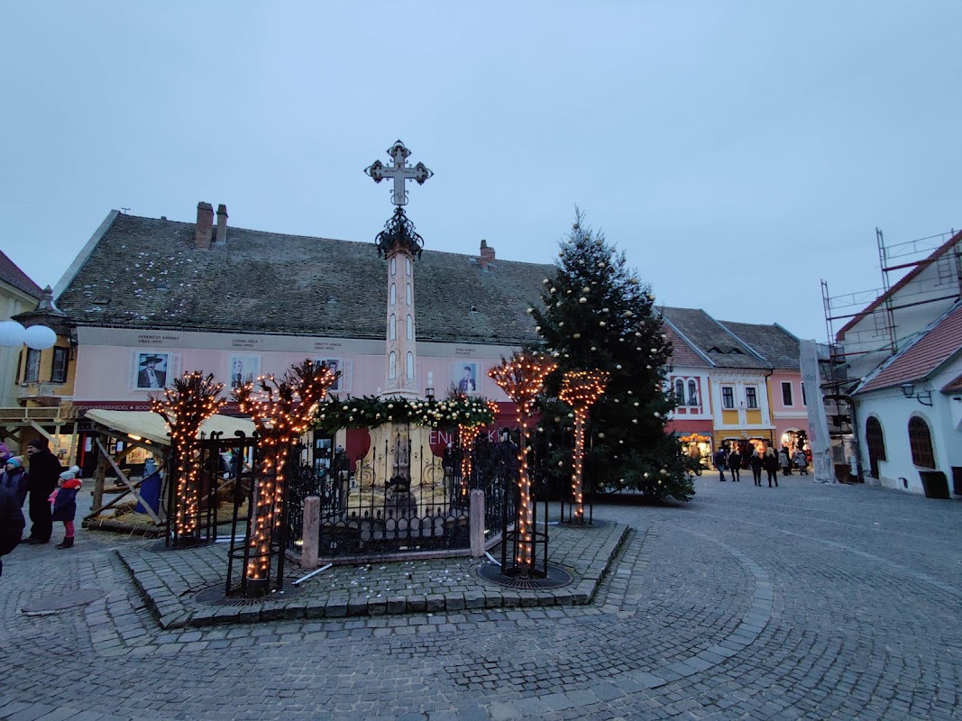 Szentendre en HÉV – Kovács László utca, 2000 Szentendre, Hongrie (photo 1)