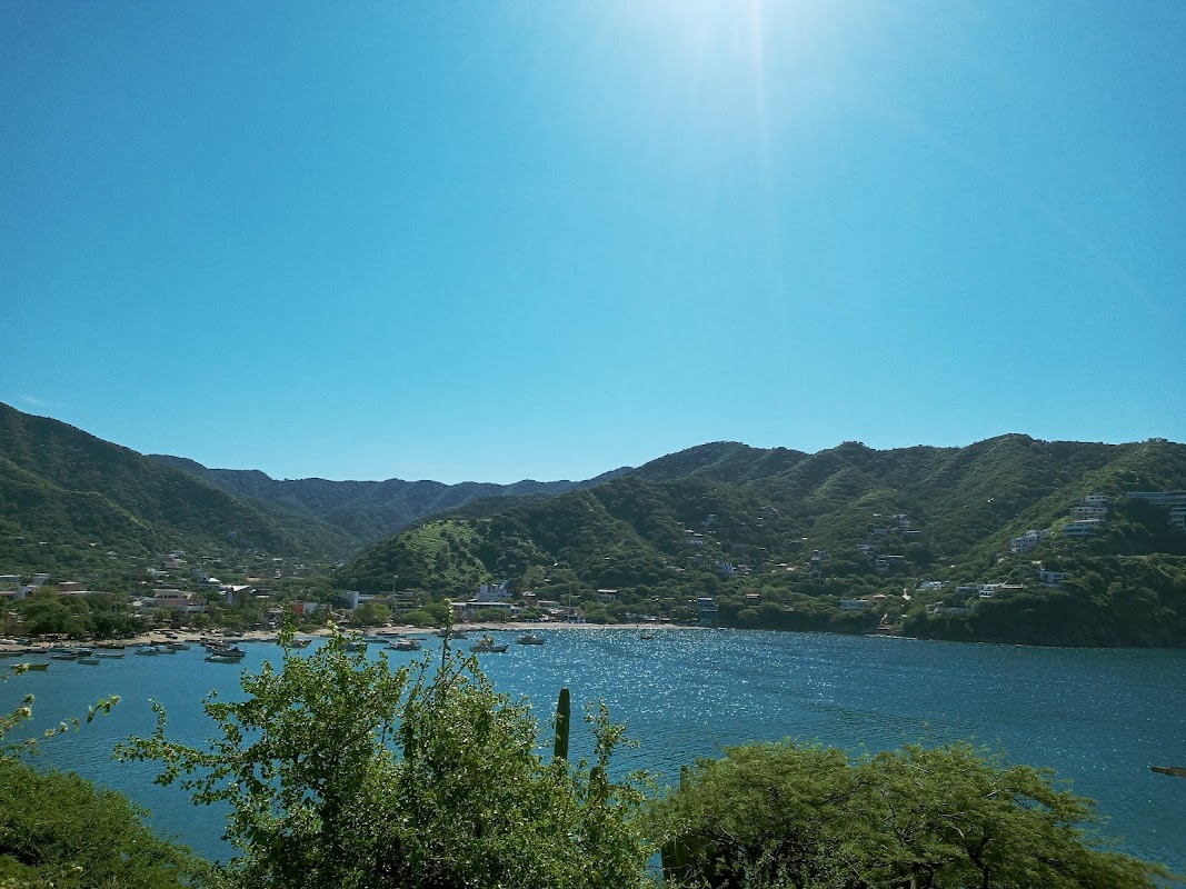 Taganga : village de pêcheurs et baie – Taganga, Santa Marta, Magdalena, Colombie (photo 1)