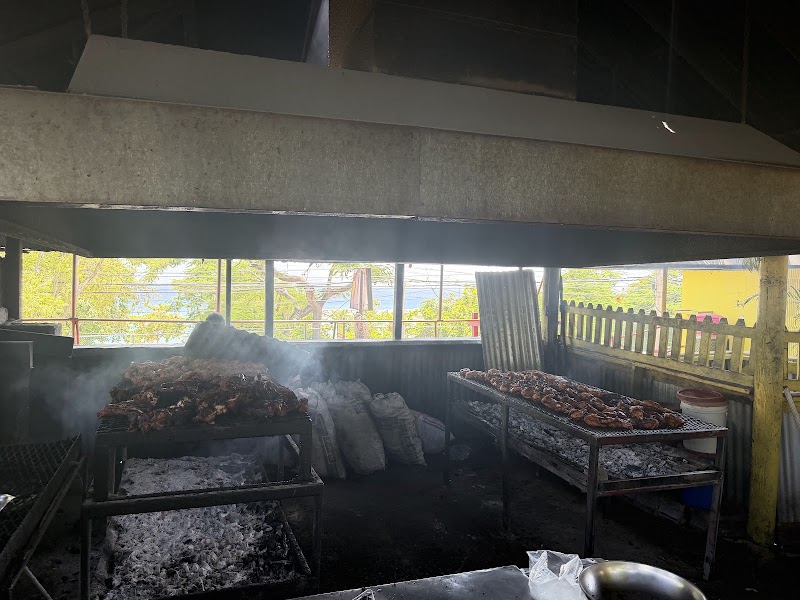 The Pork Pit – Gloucester Avenue, Montego Bay, Jamaïque (photo 3)