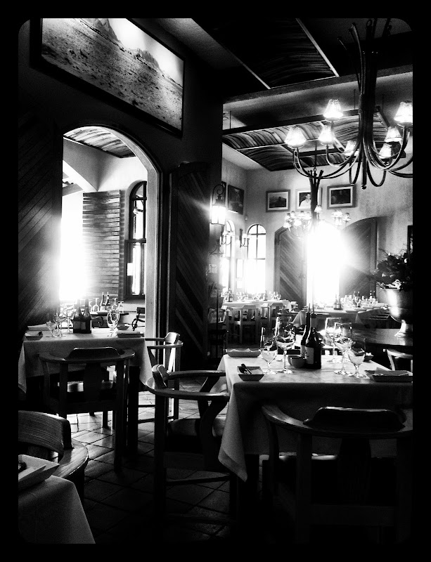 The Stellenbosch Wine Bar and Bistro – Shop 25, Bougain Villas, 320 Sam Nujoma Dr, Windhuk, Namibie (photo 1)