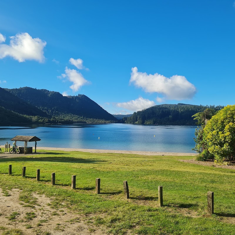 Tour du lac Bleu – Blue Lake (Tikitapu), Rotorua, Nouvelle-Zélande (photo 2)