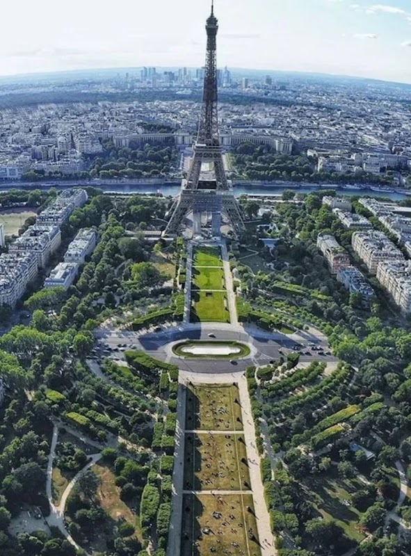 Tour Eiffel, 2e étage en ascenseur – Champ de Mars, 5 Av. Anatole France, 75007 Paris, France (photo 2)