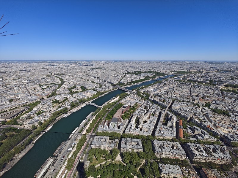 Tour Eiffel, 2e étage en ascenseur – Champ de Mars, 5 Av. Anatole France, 75007 Paris, France (photo 3)
