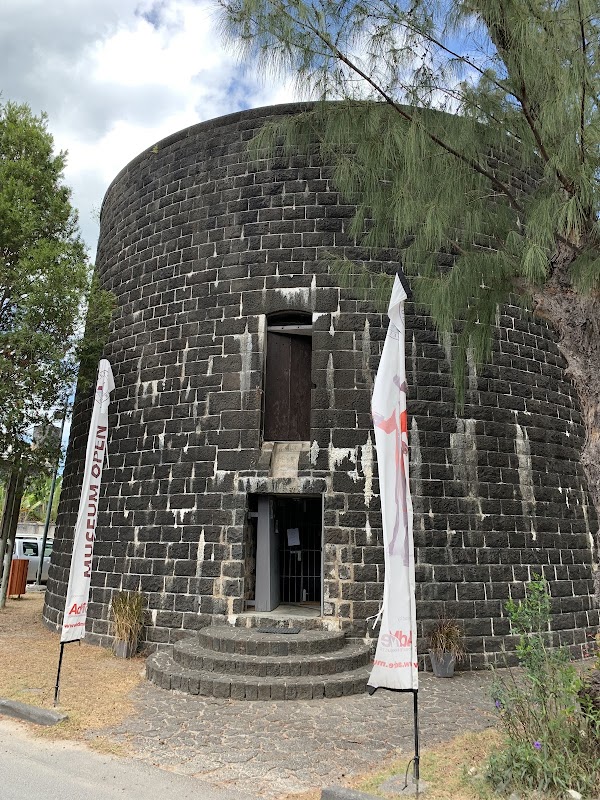 Tour Martello de La Preneuse – Tour Martello de La Preneuse, côte ouest, Rivière Noire, Maurice (coordonnées OpenStreetMap -20.35466, 57.36183) (photo 3)