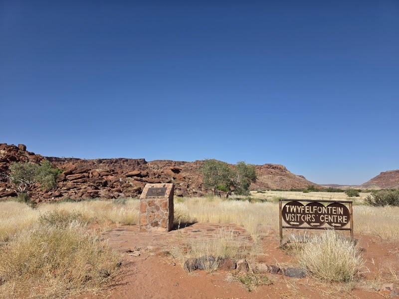 Twyfelfontein, la Montagne brûlée et les Tuyaux d'orgue – C95C+RR6, D3214, Namibie (photo 2)