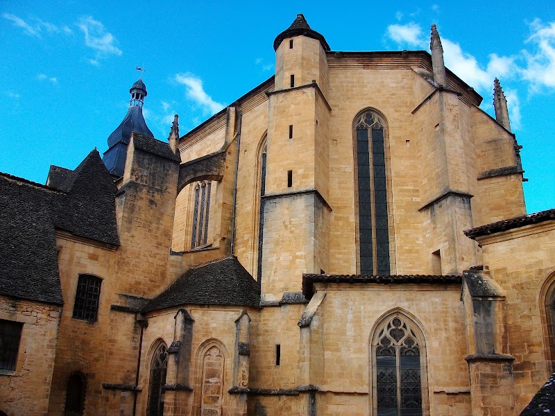 Vieille ville de Sarlat – Pl. du Peyrou, 24200 Sarlat-la-Canéda, France (photo 2)