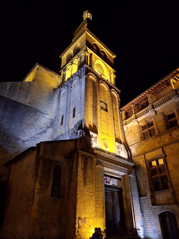 Vieille ville de Sarlat – Pl. du Peyrou, 24200 Sarlat-la-Canéda, France (photo 3)