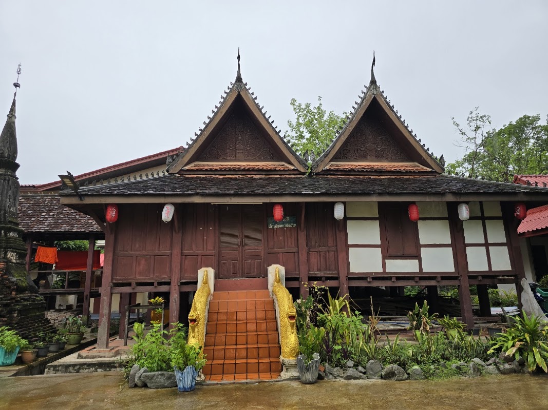 Wat Sisaket – Avenue Lane Xang, Vientiane, Laos (photo 1)