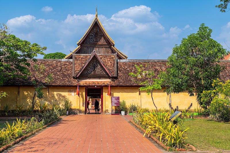 Wat Sisaket – Avenue Lane Xang, Vientiane, Laos (photo 3)