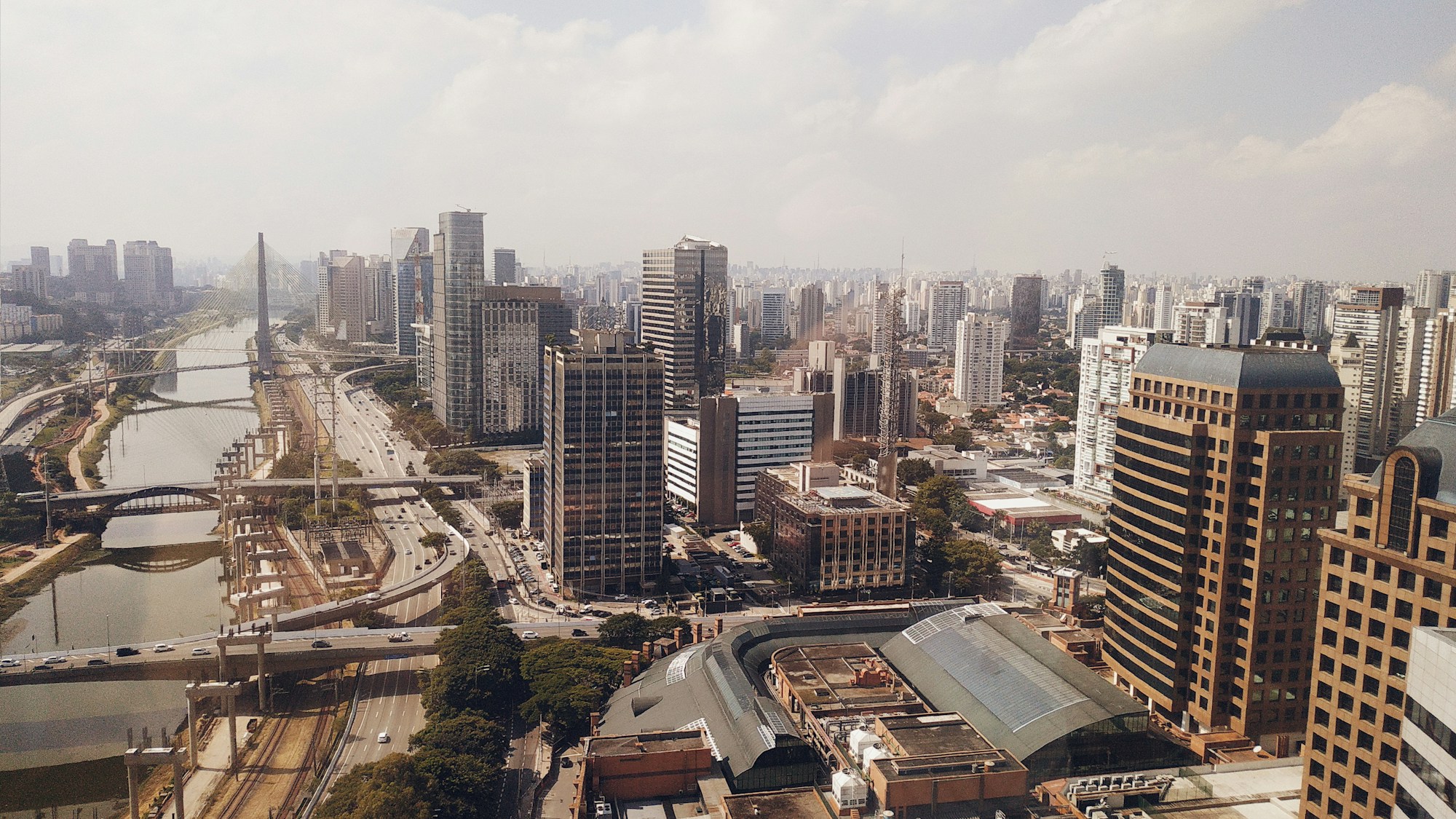 Hochhäuser von São Paulo, aufgenommen aus dem Stadtteil Morumbi
