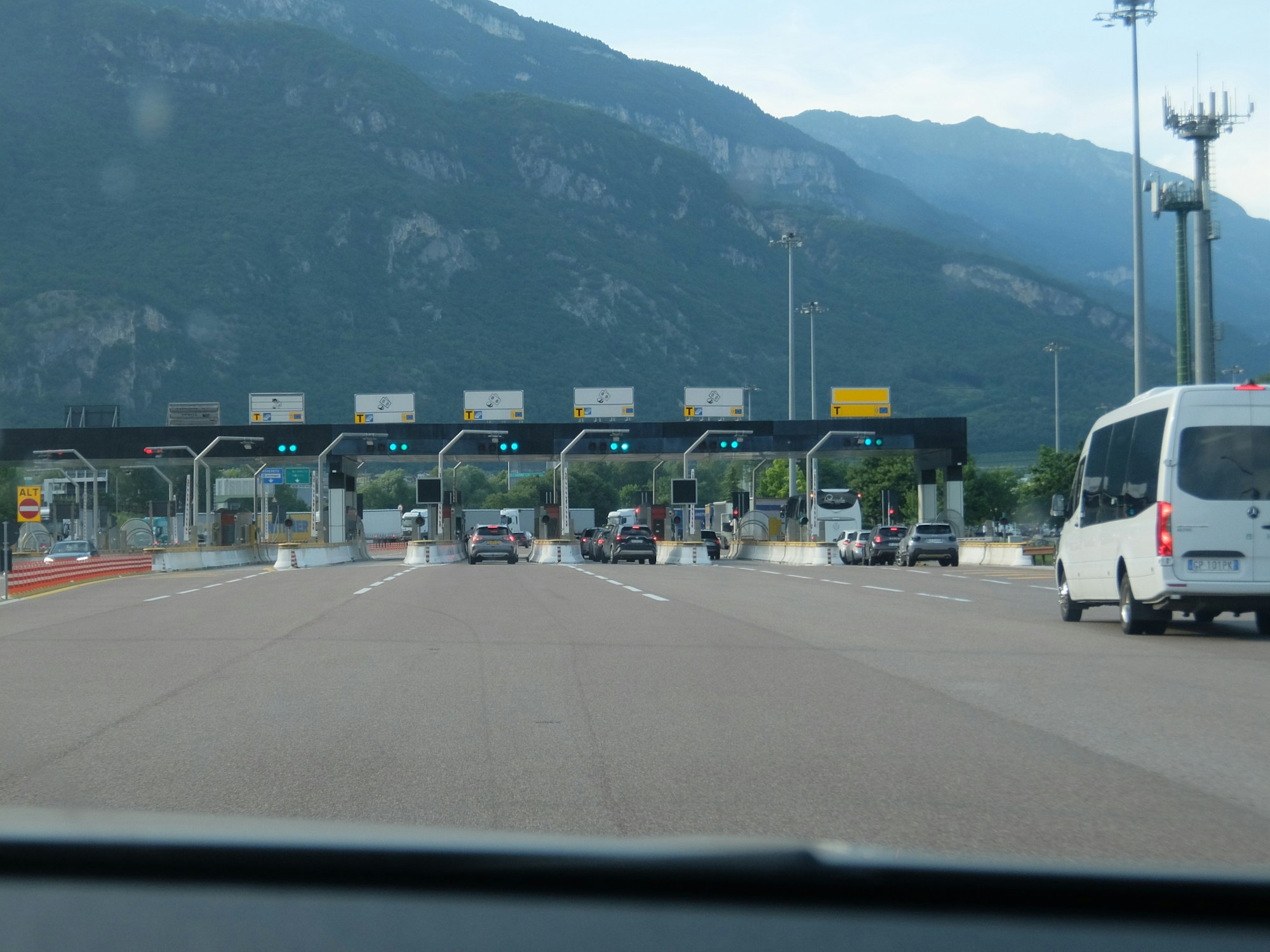 Mautstellen auf einer italienischen Autobahn