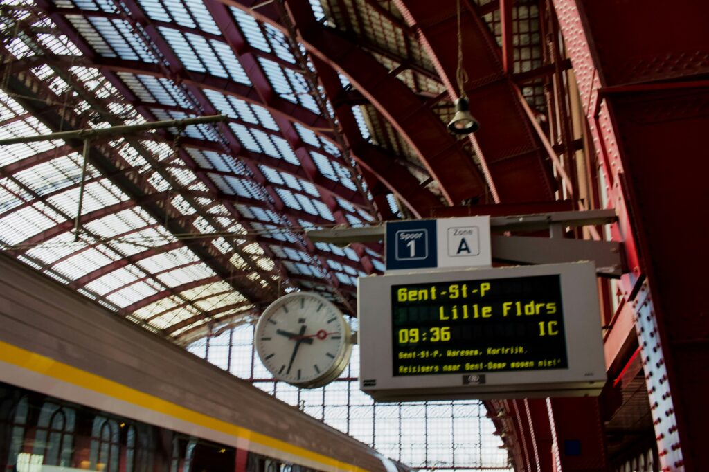 Horloge de gare indiquant la nuit du changement d'heure