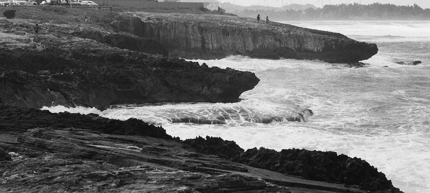 Coastline of Oahu's North Shore with waves and cliffs