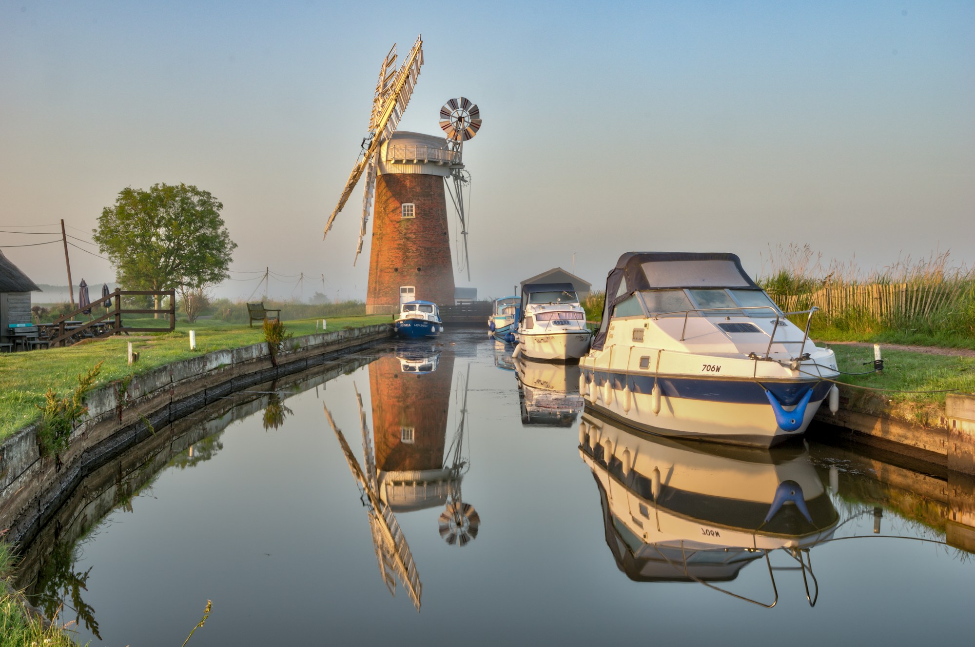 Die Windmühle von Horsey, Norfolk, am Rand der Mare