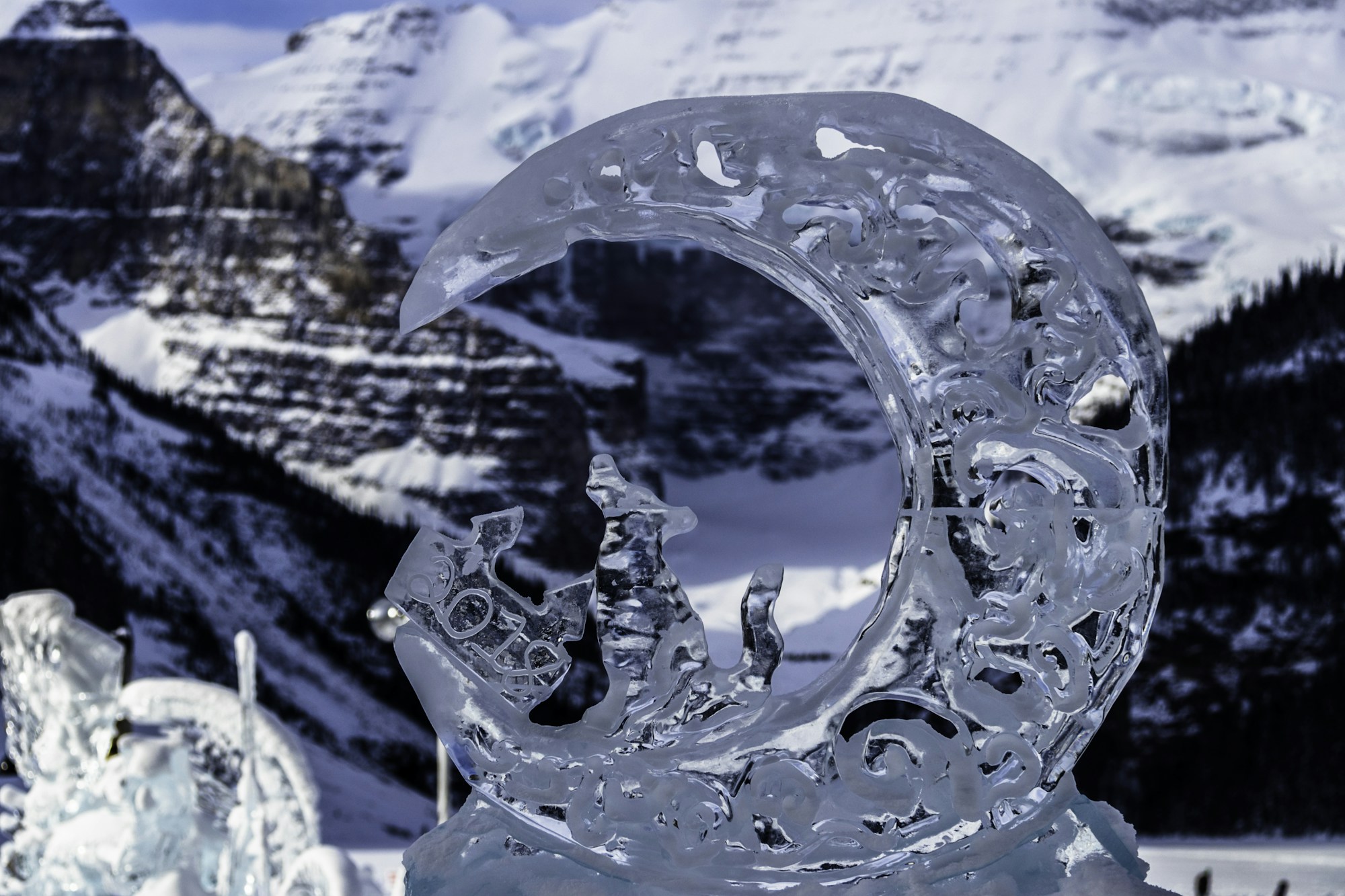 Eisskulptur am Lake Louise (Alberta), winterliche Illustration, nicht der Hôtel de Glace