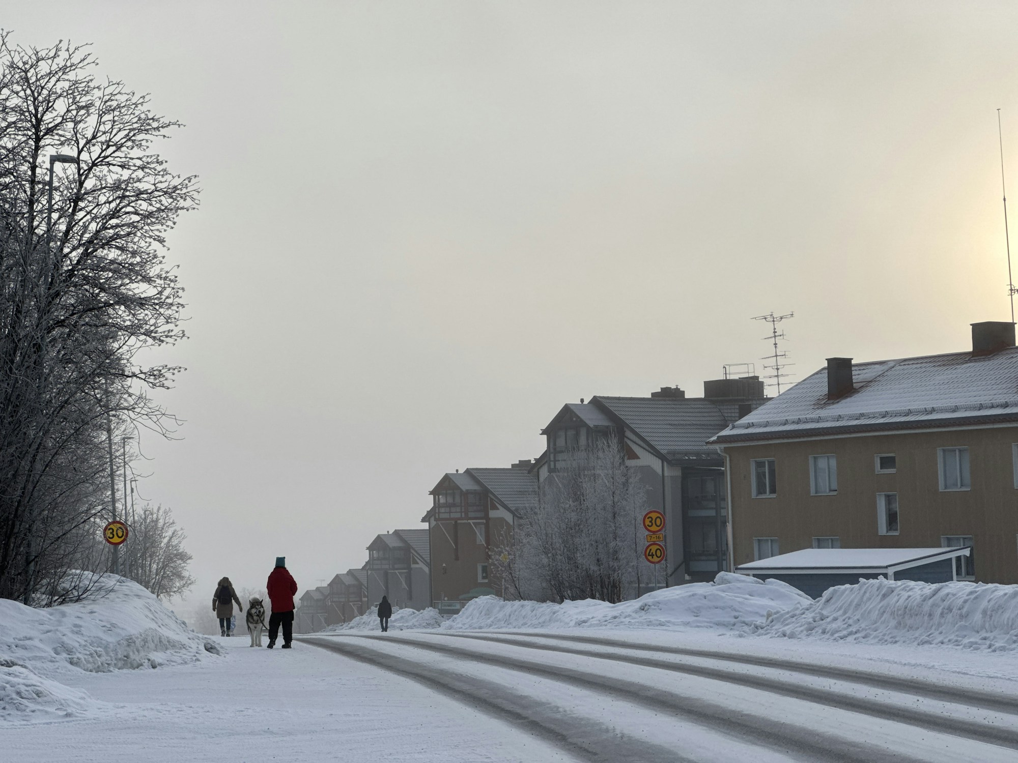 Strada innevata di Kiruna, in Lapponia svedese