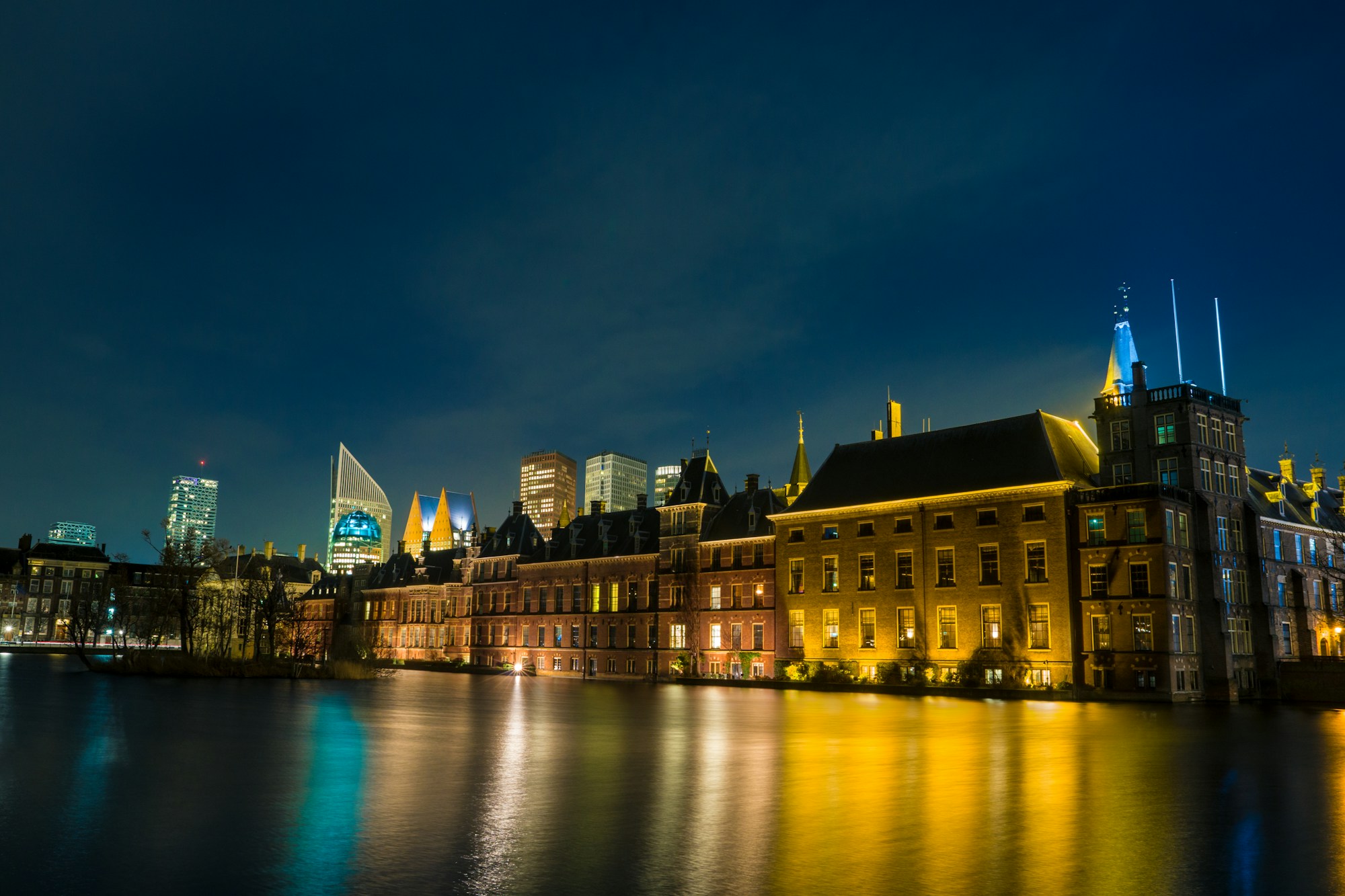 L'étang du Hofvijver à La Haye de nuit