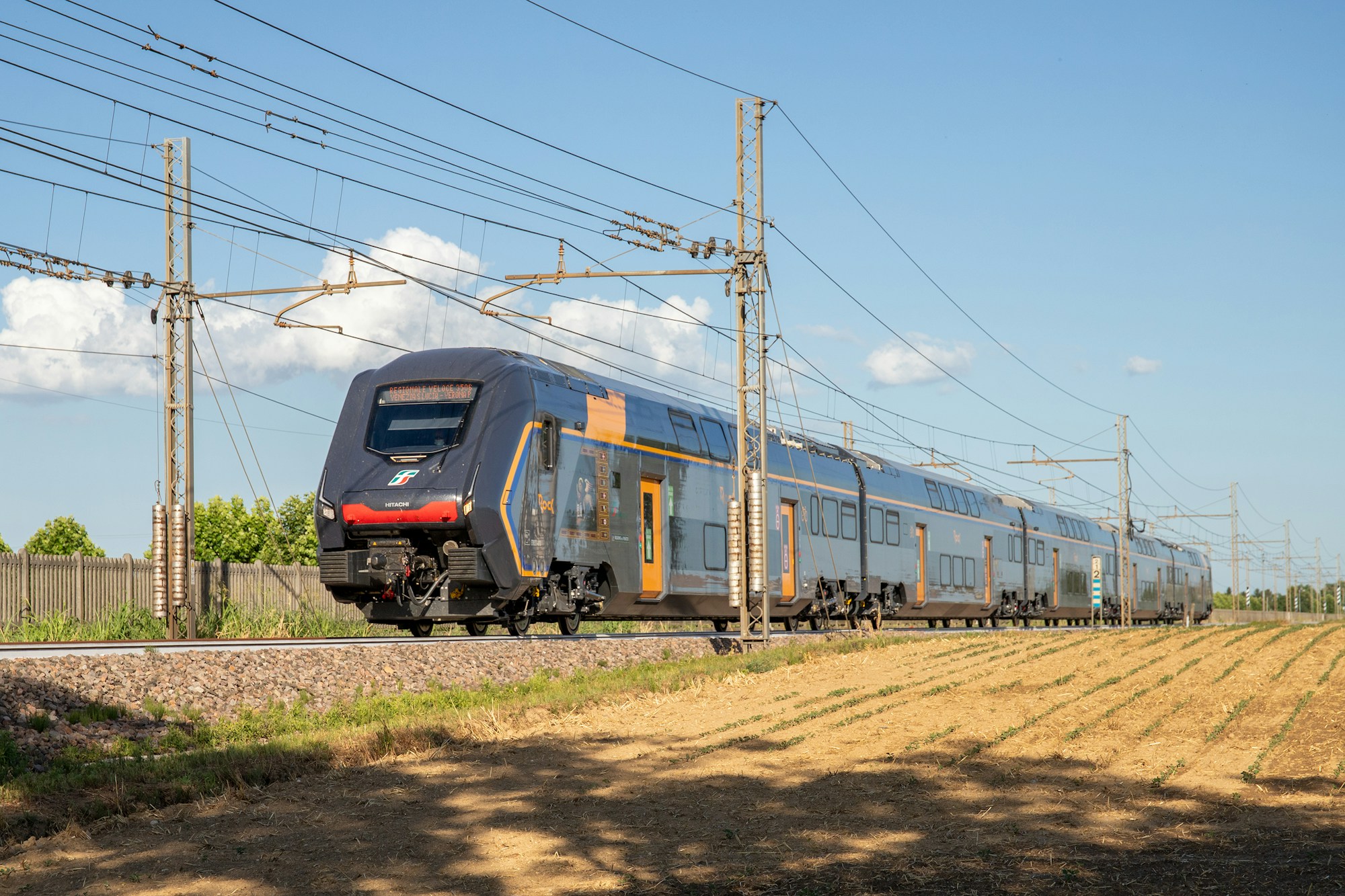 Trenitalia-Regionalzug im Bahnhof, die einfachste Art, nach Lucca zu kommen