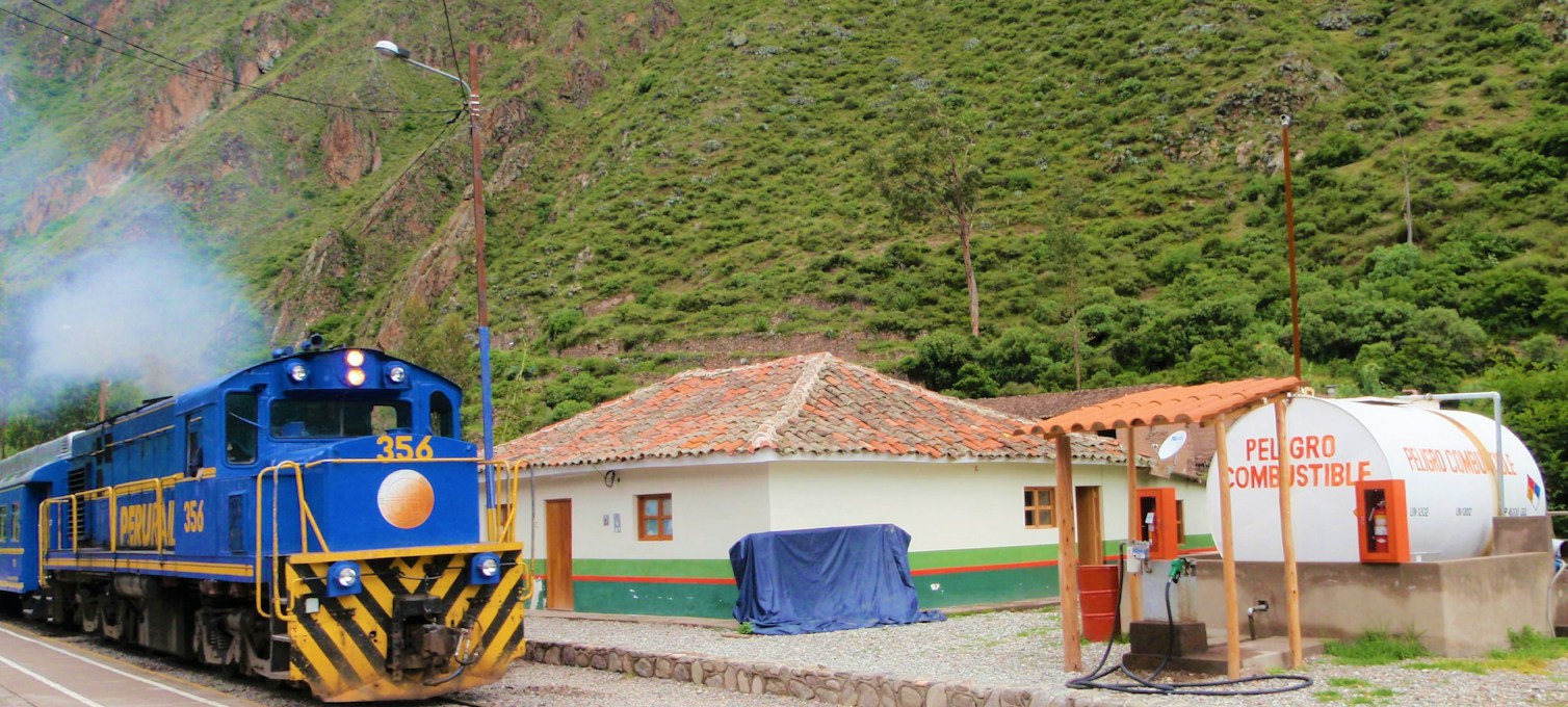 Train along the Urubamba River in the Sacred Valley near Ollantaytambo