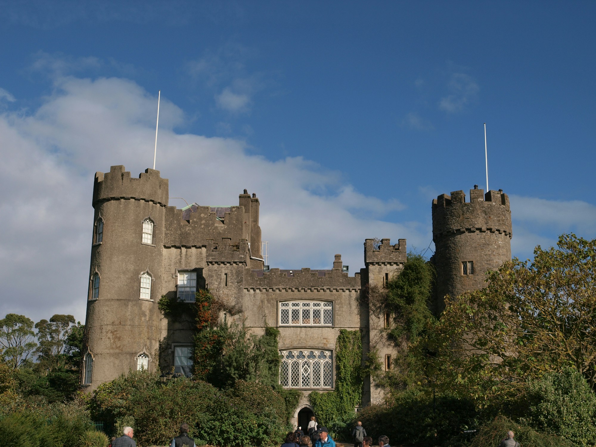 Fachada del castillo de Malahide, al norte de Dublín