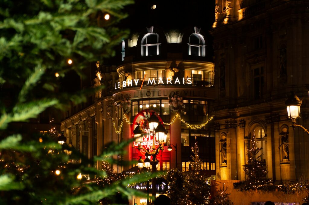 Sapins illumines et facade du BHV Marais a Paris, la nuit