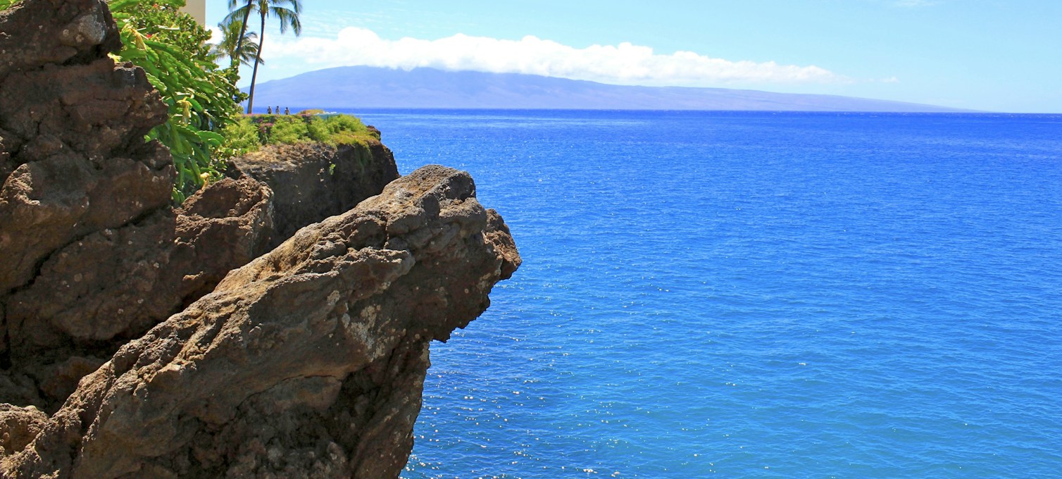 Côte de Maui, eau turquoise et falaises volcaniques