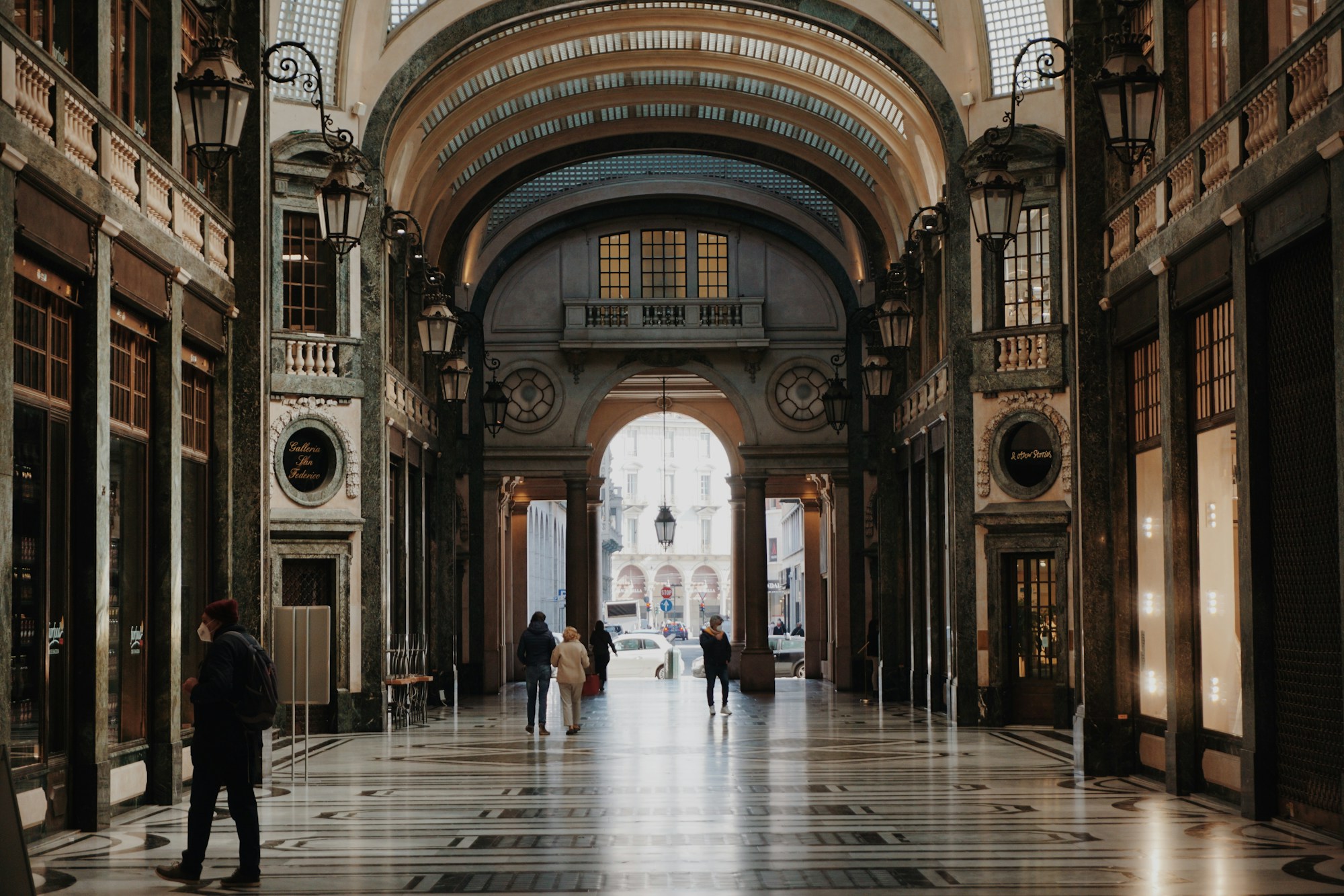 Galleria San Federico in Turin, Arkaden und Marmorboden