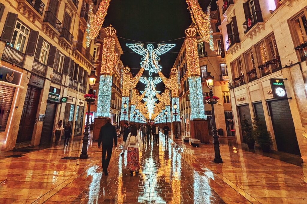 Calle Larios illuminée pour Noël à Málaga, rue piétonne du centre historique