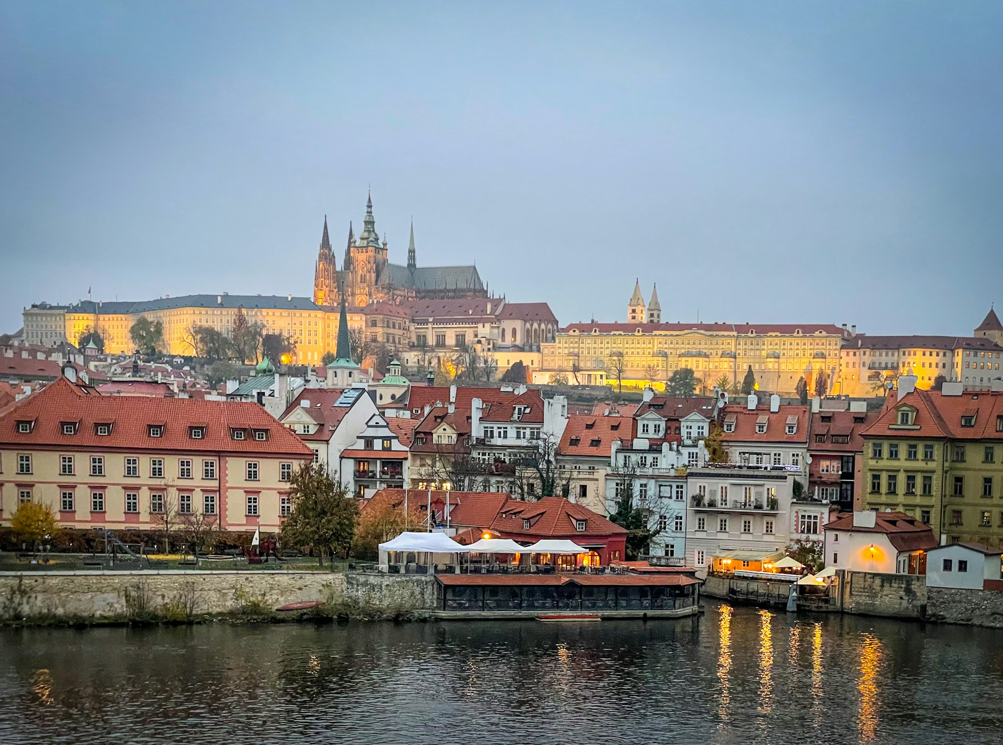 El castillo de Praga y el Moldava, destino unido por una nueva ruta desde Lille
