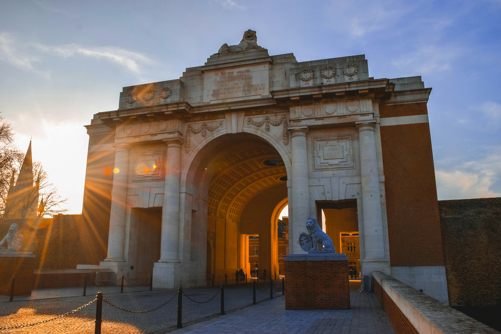 Das Menin-Gate-Denkmal in Ypern, Belgien, von vorn