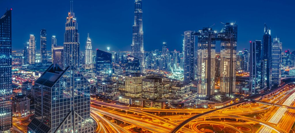 Gratte-ciel de Dubaï illuminés la nuit