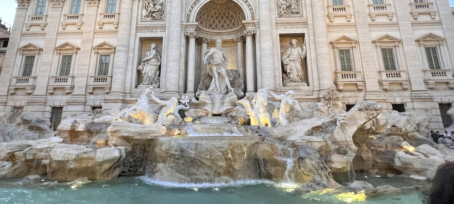 La fontaine de Trevi tôt le matin