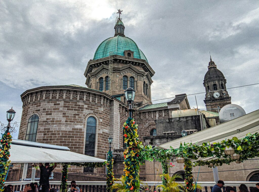 Cathédrale de Manille sous un ciel dégagé, aux Philippines