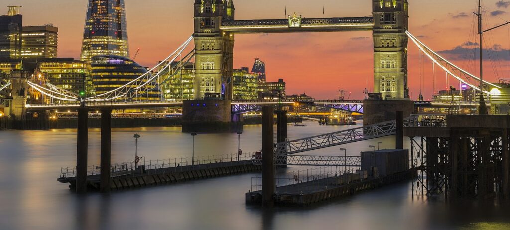 Tower Bridge et la Tamise au crépuscule