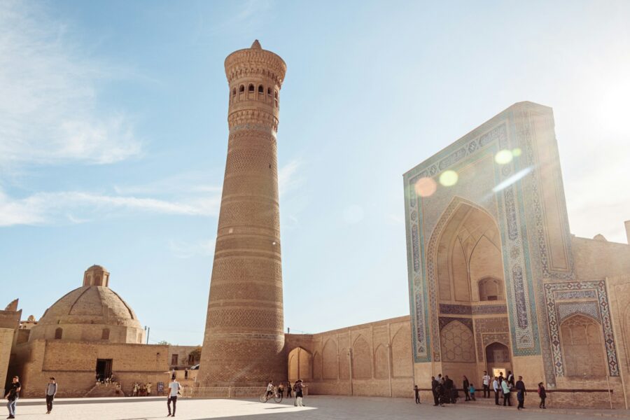 Le minaret Kalon et la mosquée Kalon à Boukhara, en Ouzbékistan