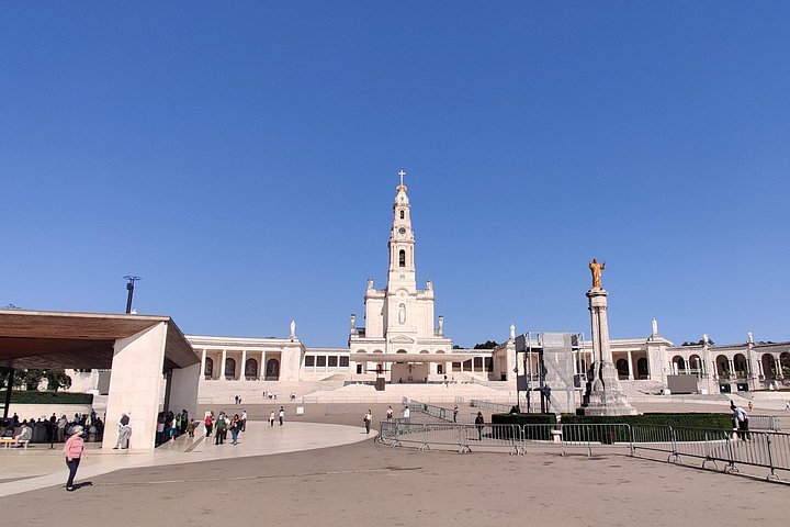 Photo from the Viator listing for the private day tour to Fátima, Batalha, Nazaré and Óbidos