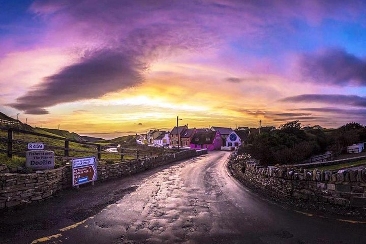 Photo de la route côtière de la Wild Atlantic Way près de Galway