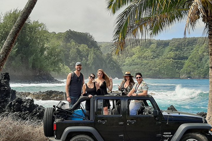 Jeep ouverte sur une piste de la côte est de Maui